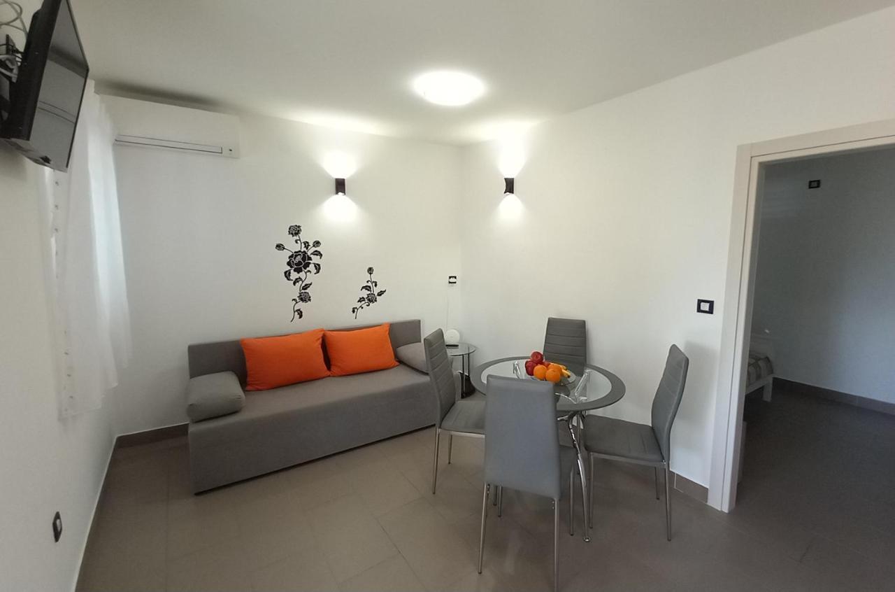 Apartmani Nizic Jadranovo Kültér fotó